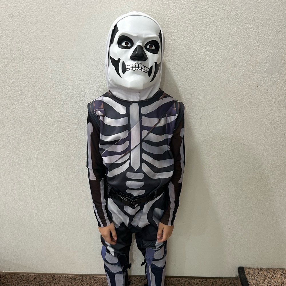 Fortnite Skull Trooper 💀 Boys Size 10/12